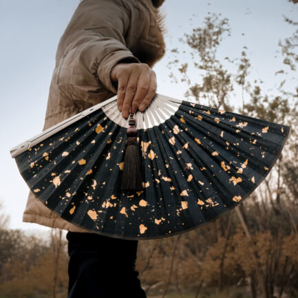 COMANDI Titanium EDC Folding Fan｜古典とテクノロジーの融合｜日常に輝くチタン製 EDC フォールディングファン