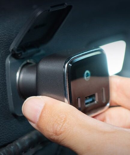 Greatix｜Apple・Android 両対応 170W 超高速充電 & 365 日オフライン追跡を実現した次世代スマートカーチャージャー