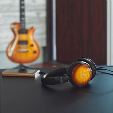 ATH-WP900｜フレイムメイプルの匠技と Hi-Fi サウンドを融合したポータブルヘッドホン