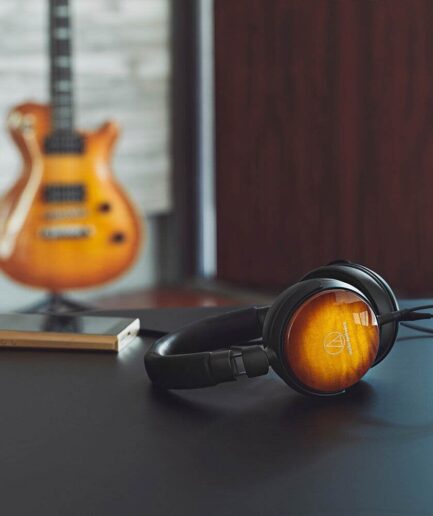 ATH-WP900｜フレイムメイプルの匠技と Hi-Fi サウンドを融合したポータブルヘッドホン
