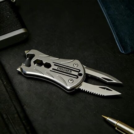 ORIONER MS-06｜機動戦士の魂を宿した 8in1 チタン EDC ツール、キーサイズで極限状況までカバーする