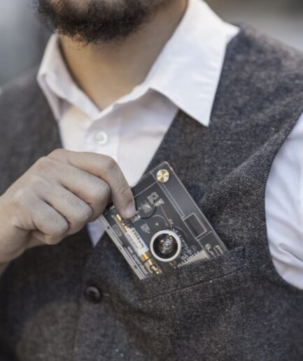 Paper Shoot|スケルトンデザインが語る、レトロとテクノの融合型デジタルカメラ