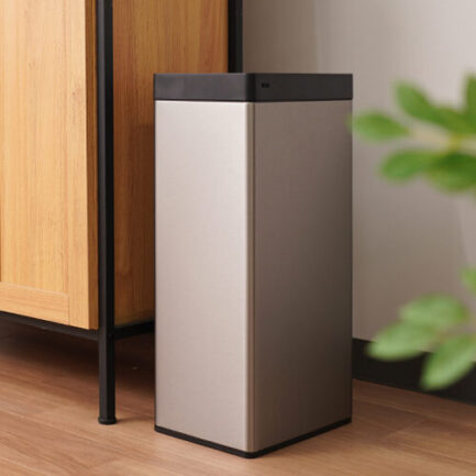 PITA BOX 30L｜ファンの風でゴミ袋を自動展開する充電式自動開閉ゴミ箱
