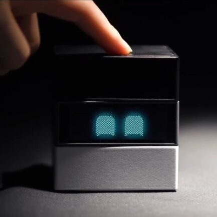 Cubie｜デスクに生きる AI コンパニオン、無限のリアクションと個性を届ける