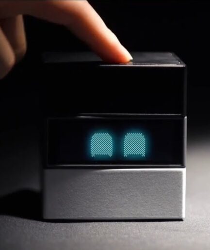 Cubie｜デスクに生きる AI コンパニオン、無限のリアクションと個性を届ける