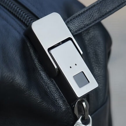LOCKBB｜指先でバッグを守るスマートジッパーロック