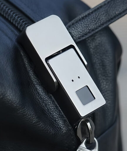 LOCKBB｜指先でバッグを守るスマートジッパーロック