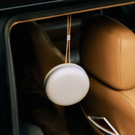 Beosound A1 3rd Gen｜手のひらサイズで空間を満たす、防水Bluetoothスピーカー
