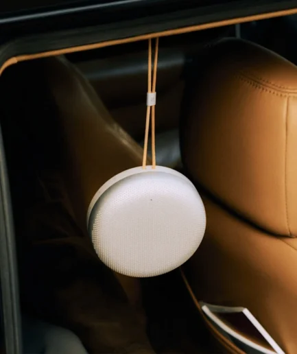 Beosound A1 3rd Gen｜手のひらサイズで空間を満たす、防水Bluetoothスピーカー
