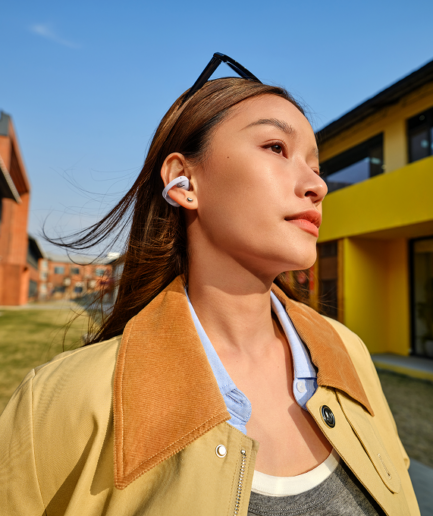 OpenDots Air｜耳をふさがず、音も気配も軽やかにまとうイヤーカフ型ワイヤレスイヤホン