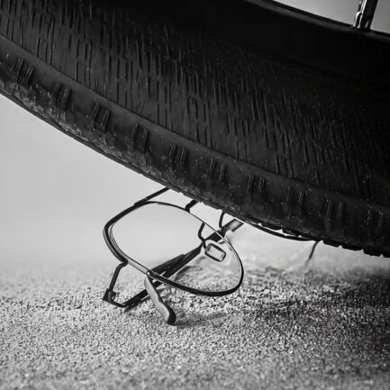 Vantoure Vera｜落としても踏んでも壊れない、顔に乗っていることを忘れる超軽量メモリーチタン眼鏡