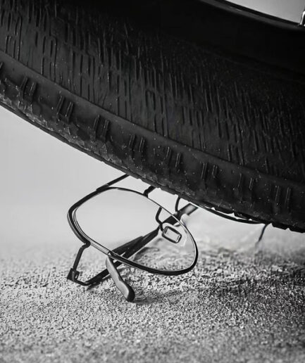 Vantoure Vera｜落としても踏んでも壊れない、顔に乗っていることを忘れる超軽量メモリーチタン眼鏡