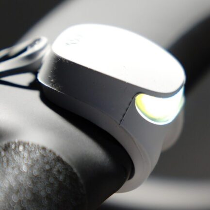 FROG V3｜小さな20gで、街乗りの不安を軽くするUSB-C充電式バイクライト