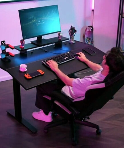 GTPlayer Zoned Tilt Desk｜身体の曲線に従順に形を変える、世界初のゾーン別傾斜付き電動デスク