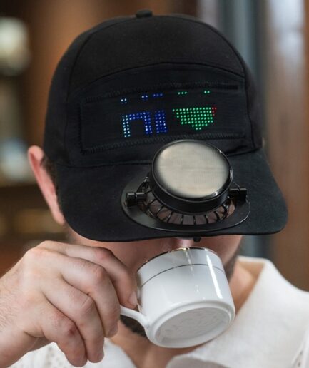 PIXCAP｜太陽で冷やすカスタム液晶キャップ、昼も夜も毎日の外出を一新するウェアラブルデジタル看板