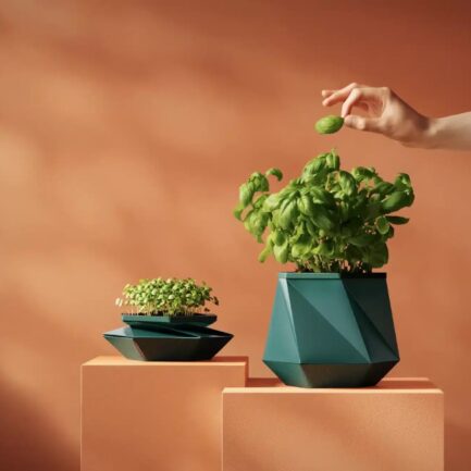 Helix｜種から成長まで一つで完結！手間いらずで植物を育て続ける多機能プランター