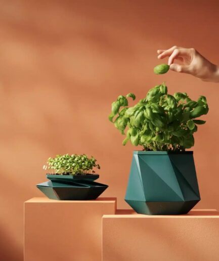 Helix｜種から成長まで一つで完結！手間いらずで植物を育て続ける多機能プランター