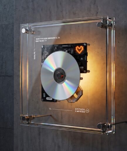 SYITREN RM1｜回転する CD が部屋のアートに変わる、透明フレーム型 CD プレーヤー