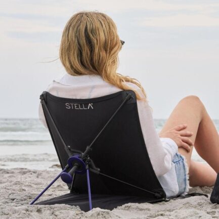 Vega Backrest｜椅子を持たずに、背中だけを預ける。外時間を軽くする超コンパクト背もたれ