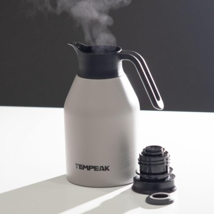 TEMPEAK 超保温卓上ポット|朝に沸かしたお湯を、必要な瞬間まで熱々に。電気に頼らない超保温ポット